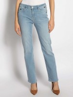 Mavi Kendra Jeans , hellblau: Цвет: https://www.dress-for-less.de/mavi-kendra-jeans-blau/A0050678.html
Прибаляем цифру 6 к размеру в цифрах для получения российского размера
