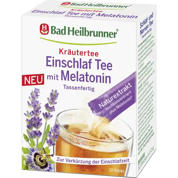 Bad Heilbrunner Einschlaf Tee mit Melatonin: Цвет: https://www.rossmann.de/de/gesundheit-bad-heilbrunner-einschlaf-tee-mit-melatonin/p/4008137015085
Produktbeschreibung und details Dieser hochwertige Krutertee vereint den leichten floralen Geschmack von Lavendel mit der harmonischmilden Note der Passionsblume Das enthaltene Melatonin ist eine hormonhnliche Substanz die auch vom menschlichen Krper hergestellt wird und beim Schlafen eine wichtige Rolle spielt Melatonin trgt zur Verkrzung der Einschlafzeit bei Der einzeln vorportionierte konzentrierte Naturextrakt plus Melatonin wird in einem hochinnovativen und schonenden Verfahren hergestellt und lsst sich unkompliziert und schnell zubereiten Mit heien oder kalten Wasser bergossen lst sich dieser sofort auf  ganz ohne Umrhren So kann dieser Krutertee mit all seinen wertvollen natrlichen Inhaltsstoffen sofort getrunken werden Lebensmittelunternehmer Name Bad Heilbrunner Naturheilmittel GmbH ampamp Co KG Adresse D Bad Heilbrunn wwwbadheilbrunnerde Rechtlich vorgeschriebene Produktbezeichnung Teeaufgusspulver Zutaten Maltodextrin Kruterextrakte PfefferminzExtrakt se BrombeerbltterExtrakt PassionsblumenkrautExtrakt  LavendelbltenExtrakt  natrliches Aroma Melatonin Lavendell  Von Natur aus gluten und laktosefrei und ohne Zuckerzusatz Nhrwerte Durchschnittliche Nhrwertangaben pro  ml pro  Portion pro Stick  ml Wasser Energie  kj   kcal  kj   kcal Fett amplt  g amplt  g davon  gesttigte Fettsuren amplt  g amplt  g Kohlenhydrate amplt  g amplt  g davon  Zucker amplt  g amplt  g Eiwei amplt  g amplt  g Salz amplt  g amplt  g Anwendung und Gebrauch Teeaufgusspulver aus KruterExtrakten mit Melatonin natrlich aromatisiert mit HonigGeschmack zur Bereitung eines Teeaufgusses Melatonin trgt zur Verkrzung der Einschlafzeit bei Hinweise Den Inhalt eines Stickts in eine Tasse geben und mit heiem Wasser ca  ml auflsen Wir empfehlen  mal tglich  Tasse des frisch zubereiteten Aufgusses kurz vor dem Schlagengehen zu trinken damit sich die positive Wirkung einstellt Die Tagesdosis von  Stick nicht berschreiten Bitte achten Sie auf eine abwechslungsreiche ausgewogene Ernhrung und eine gesunde Lebensweise Fr Schwangere und Kinder nicht geeignet Die Einnahme ber einen lngeren Zeitraum bzw Daueranwendung wird nicht empfohlen Gebrauch Aufbewahrung und Verwendung Aufbewahrungs und Verwendungsbedingungen Lichtgeschtzt khl und trocken lagern Zubereitung  Stick aufreien  Pulver in eine Tasse geben  Mit heiem oder kaltem Wasser  ml aufgieen