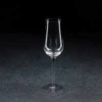 Бокал стеклянный для вина Magistro «Анси», 250 мл, 23,3?4,8 см: Цвет: Бокал для вина «Анси» на длинной изящной ножке изготовлен из качественного стекла. Большая по объему форма бокала дает вину необходимое пространство, позволяя ему максимально раскрыть свои нотки и вкус. Чаша расширяется, а затем сужается кверху, позволяя раскрыть самые тонкие оттенки.</p>Можно мыть в посудомоечной машине.</p>
: Magistro
: Китай
