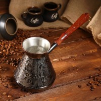 Турка  для кофе медная «Ромашка», 0,75  л: Цвет: Приготовление кофе в турке или джезве — древний обычай, который сохранился до наших дней. Варить кофе вручную — удовольствие и красивый восточный ритуал.Современные любители кофе отдают предпочтение медным туркам. Медь обладает равномерной теплопроводностью, что позволяет приготовить кофе, отличающийся изысканным ароматом.Эта турка имеет узкое горлышко и специальное внутреннее покрытие из пищевого олова, которое предохраняет медь от окисления.
: Россия
