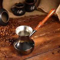 Турка  для кофе медная 0,39л цельная: Цвет: Приготовление кофе в турке или джезве — древний обычай, который сохранился до наших дней. Варить кофе вручную — удовольствие и красивый восточный ритуал.Современные любители кофе отдают предпочтение медным туркам. Медь обладает равномерной теплопроводностью, что позволяет приготовить кофе, отличающийся изысканным ароматом.Эта турка имеет узкое горлышко и специальное внутреннее покрытие из пищевого олова, которое предохраняет медь от окисления.
: Россия
