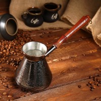Турка  для кофе медная 0,6 л «Море»: Цвет: Приготовление кофе в турке или джезве — древний обычай, который сохранился до наших дней. Варить кофе вручную — удовольствие и красивый восточный ритуал.Современные любители кофе отдают предпочтение медным туркам. Медь обладает равномерной теплопроводностью, что позволяет приготовить кофе, отличающийся изысканным ароматом.Эта турка имеет узкое горлышко и специальное внутреннее покрытие из пищевого олова, которое предохраняет медь от окисления.
: Россия
