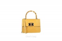 Renza: Цвет: Leather Handbag Python print Single compartment Polyester Lining Strap with chain Gold accessories Dimensions: 22cm x 15cm x 7cm (width x height x depth) Weight: 0, 6 Kg Made in Italy
https://www.divasbag.com/de/renza.html