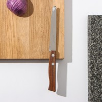 Набор кухонных ножей TRAMONTINA Tradicional, 2 предмета, лезвие 10 см: Цвет: Удобный и качественный нож Tramontina Tradicional станет помощником на долгие годы.</p><h3>Преимущества:</h3><ul><li>Лезвие из нержавеющей стали отличается прочностью и долговечностью заточки.</li><li>Удобная деревянная ручка облегчает хват и предотвращает усталость рук.</li></ul><h3>Эксплуатация:</h3><ul><li>Высококачественные кухонные ножи не рекомендуется мыть в посудомоечной машине. По ряду причин производители ножей рекомендуют исключительно ручную мойку.</li><li>Сразу после использования ножи должны быть вымыты вручную и высушены, в противном случае лезвия ножей могут потемнеть. Если появились небольшие изменения оттенка стали или пятна на лезвии — используйте для очистки только мягкие, не содержащие хлор или абразивы средства.</li><li>Ножи лучше всего хранить отдельно от остальной посуды, так как это поможет избежать возможных повреждений режущей кромки и полотна лезвия от посторонних контактов с твердыми предметами. Не храните ножи в традиционном выдвижном кухонном ящике вперемешку друг с другом! Лучше всего их держать в специальной подставке или на магнитном держателе.</li></ul>
: Tramontina
