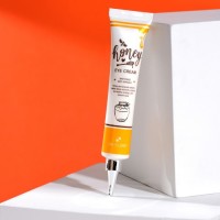 Крем питательный для век с экстрактом меда 3W CLINIC Honey Eye Cream, 40 мл: Цвет: Питательный крем активно увлажняет нежную кожу век, устраняет отёчность, осветляет темные круги под глазами, сокращает количество и глубину морщин, повышает эластичность и упругость. Экстракты мёда, прополиса и пчелиного воска благотворно влияют на состояние зрелой и сухой кожи, разглаживают ее микрорельеф, смягчают и питают, стимулируют регенерацию, способствуют заживлению повреждений, выводят шлаки и стимулируют иммунитет. Масло подсолнечника оказывает смягчающее, антиоксидантное и омолаживающее действие. Аденозин уменьшает глубину морщин, улучшает рельеф кожи, повышает её упругость и замедляет проявление возрастных изменений. Гиалуроновая кислота поддерживает оптимальный гидробаланс, препятствуя обезвоживанию и преждевременному старению.
Способ применения: нанести крем на очищенную и тонизированную кожу по орбитальной кости мягкими похлопывающими движениями.
Состав: медовый экстракт, бутиленгликоль, глицерин, бетаин, 1,2-гександиол, масло семян (подсолнечника), пчелиный воск, цетеариловый оливат, сорбитан оливат, цетеариловый спирт, аллантоин, Пантенол, гиалуронат натрия, масло семян макадамии тройной, сополимер Гидроксиэтилакрилата/Акрилоилдиметилтаурата натрия, ксантановая камедь, этилгексилглицерин, Керамид3.
: 3W CLINIC
: Корея
