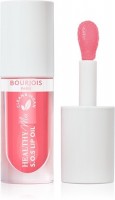 Масло для губ Bourjois Healthy Mix S.O.S для губ с маслом для губ?л с увлажняющим эффектом | NOTINO: Цвет: https://www.notino.de/bourjois/healthy-mix-sos-lip-oil-lippenoel-mit-feuchtigkeitsspendender-wirkung/
Pflege und Glanz f?r Ihre Lippen – mit einem erfrischend-fruchtigen Hauch
Der Bourjois Healthy Mix S.O.S Lip Oil Lippen?l mit feuchtigkeitsspendender Wirkungbringt Frische und Vitalit?t in Ihre Lippenpflege. Es wurde speziell entwickelt, um Ihre Lippen zu pflegen und gleichzeitig einen leichten Glanz zu verleihen, der ideal f?r den Alltag ist. Perfekt f?r alle, die ihre Lippen geschmeidig halten und dabei einen Hauch von Farbe genie?en m?chten.
Die angenehm leichte Textur und die feuchtigkeitsspendende Formulierung machen dieses Lippen?l zu einem Must-have in Ihrer Handtasche. Verw?hnen Sie Ihre Lippen mit einer Mischung aus pflegenden Inhaltsstoffen, die f?r ein samtiges und gesundes Aussehen sorgen. Ideal f?r Frauen, die Wert auf eine unkomplizierte, aber effektive Pflege legen.
Eigenschaften:
spendet den Lippen sofort intensive Pflege
sorgt f?r einen nat?rlichen, leicht gl?nzenden Effekt
verleiht den Lippen ein geschmeidiges Erscheinungsbild
angenehm leichte und nicht klebende Textur
mit einem erfrischenden Hauch von Melonenduft
ideal f?r unterwegs und jederzeit anwendbar
Zusammensetzung:
mit Avocado?l f?r intensive Pflege
angereichert mit Traubenkern?l f?r samtige Lippen
Antioxidantien unterst?tzen die Spannkraft der Lippen
Collagen f?rdert die Gl?tte und Geschmeidigkeit
Anwendung:
Tragen Sie das Lippen?l direkt auf die sauberen und trockenen Lippen auf. Nutzen Sie den praktischen Applikator, um das Produkt gleichm??ig zu verteilen. Ideal als alleiniger Glanzeffekt oder als pflegende Basis unter Ihrem Lieblingslippenstift.
Notino Tipp:
Kombinieren Sie das Bourjois Healthy Mix S.O.S Lip Oil mit anderen Produkten der Healthy Mix Linie, um Ihrer Haut und Ihren Lippen eine rundum gepflegte und frische Ausstrahlung zu verleihen. Perfekt f?r die t?gliche Pflegeroutine geeignet.