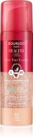 Bourjois Health Mix Сияющая тонирующая эссенция увлажняющая эссенция НОТО: Цвет: https://www.notino.de/bourjois/healthy-mix-glow-tint-essence-hydratisierende-essenz/
Nat?rliche Leuchtkraft und Feuchtigkeit in einem Schritt
Die Bourjois Healthy Mix Glow Tint Essence hydratisierende Essenz Farbton Fair sorgt f?r ein strahlendes Finish und einen frischen, gesund aussehenden Teint. Diese leichte Formel passt sich m?helos der Haut an, versorgt sie dabei intensiv mit Feuchtigkeit und l?sst kleine Unregelm??igkeiten verschwinden. Perfekt f?r alle, die auf der Suche nach einem nat?rlichen Make-up-Look sind.
Dieses Produkt ist ideal f?r Frauen, die sich eine einfache, schnelle und effektive L?sung f?r ihren t?glichen Look w?nschen. Die Glow Tint Essence liefert eine sanfte T?nung, die den nat?rlichen Hautton unterstreicht, ohne ihn zu ?berdecken, und verw?hnt die Haut mit hochwertiger Pflege.
Eigenschaften:
spendet intensive Feuchtigkeit und pflegt die Haut
sorgt f?r ein nat?rlich leuchtendes Finish
gleicht kleine Unregelm??igkeiten im Teint aus
leicht aufzutragen und gut verblendbar
angenehmes Tragegef?hl den ganzen Tag
passt sich optimal dem Hautton an
ideal f?r einen frischen, dezenten Look
Zusammensetzung:
Vitamin C zur Unterst?tzung eines strahlenden Teints
Vitamin E mit antioxidativer Wirkung
Hyalurons?ure f?r intensive Feuchtigkeitsversorgung
hautfreundliche Pigmente f?r einen nat?rlichen Look
Anwendung:
Tragen Sie das Produkt auf das gereinigte Gesicht auf, indem Sie es sanft mit den Fingerspitzen, einem Schwamm oder einem Pinsel einarbeiten. Beginnen Sie mit einer kleinen Menge und bauen Sie die Deckkraft bei Bedarf langsam auf. F?r ein strahlendes Ergebnis gleichm??ig auf Gesicht und Hals verteilen.
Notino Tipp:
Kombinieren Sie die Glow Tint Essence mit der Bourjois Healthy Mix Foundation oder dem Concealer der gleichen Linie, um Ihrem Teint noch mehr Frische und Ausstrahlung zu verleihen.