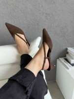 Босоножки: Цвет: Цена штучно: 700? Размеры 36-37-38-39-40 Каждая пара в коробке Размер в размер Каблук 5см Сезон Весна ?? Качество люкс Дино Альбат Размерная сетка 36-23.5см 37-24см 38-24.5см 39-25см 40-25.5см Место 27 линия 98 павильон
