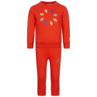 adidas Originals Adicolor Superstar Baby / Kids Tracksuit HB9520: Цвет: https://www.sportspar.com/adidas-originals-adicolor-superstar-baby/kids-tracksuit-hb9520
Brand: adidas Set consisting of Jogging Pants and Sweatshirt Material: 70% cotton, 30% polyester (recycled) Waistband (Sweatshirt): 95% cotton, 5% elastane Brand logo on the front, left sleeve and left trouser leg ribbed crew neck, cuffs and hem elastic waistband with drawstring two open trouser pockets Regular fit pleasant wearing comfort NEW, with label and original packaging