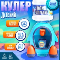 Кулер детский Happy Valley «Ракета», световые и звуковые эффекты: Цвет: Страна: Китай
В боксе: 36 шт
Состав: Бумага, пластик
Материалы: бумага, пластик
Фасовка: по 1 шт
Индивидуальная упаковка: Цветная коробка
Габариты товара: 11 см x 11 см x 22 см
Сертификат: ЕАС
Цвет: Голубой
Для кого: Для мальчика
Возраст: От 3 лет
Объём, л: 0,35
Количество батареек: 2
Материал: Пластик
Дополнительные функции: Звуковые эффекты, Светящаяся
Типоразмер батареек: AA (LR6)
Назначение детской техники: Для кухни
Особенности: Свет, Звуковые эффекты
Тематика: Бытовая техника
ТНВЭД: 9503007000
Фиксированная цена: Да

Кулер «Ракета» – это интерактивная игрушка, которая поможет развить воображение ребенка и сделает процесс питья более увлекательным. С таким кулером каждый прием пищи превратится в маленькое космическое приключение.
Особенности
*	В комплекте кулер, бутыль и стаканчик. Высота кулера 22 см, объем бутыли 350 мл
*	Кулер выполнен в форме космической ракеты, что непременно понравится маленьким любителям космоса
*	Можно использовать в качестве оригинального элемента декора детской комнаты
*	Забавные звуковые и световые ракеты сделают процесс питья еще интереснее
*	Ребенок легко сможет самостоятельно налить себе напиток
*	Кулер изготовлен из безопасных материалов и не имеет острых углов
Кулер «Ракета» – это не только функциональный предмет, но и прекрасный подарок на день рождения, Новый год или любой другой праздник. Он поможет создать праздничную атмосферу и подарит ребенку массу положительных эмоций.
1