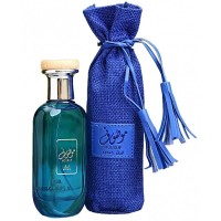 ard al zaafaran mousuf azraq (ganymede marc-antoine barrois) edp 50 ml: Цвет: Mousuf Azraq – современный чарующий аромат-унисекс от Ard Al Zaafaran, выдержанный в традиционной стилистке восточной парфюмерии. Лаконичная бутылочка глубокого синего цвета помещена в холщовый мешочек с кожаной этикеткой, ставший отличительной чертой данной парфюмерной линейки. Это сложный пряно-древесный парфюм, сверкающими свежими цитрусовыми, нежными цветочными, томными пряными и элегантными древесными гранями.

Солнечные блики сладкого мандарина весело открывают звучание, наполняя пространство энергией и светом. Сладковатый, слегка дымный запах драгоценного шафрана придает глубины, плавно провожая к цветочному «сердцу». Здесь слышны фруктово-абрикосовые нюансы османтуса и нежная, утонченная фиалка, они делают композицию мягкой и обволакивающей. Пьянящий горько-медовый запах бессмертника завершает ароматическую симфонию своим многогранным звучанием, дополненным древесными мотивами акигалавуда и минеральной пудровостью в шлейфе.

Данная композиция понравится ценителям ориентальной парфюмерии благодаря оригинальному составу и стойкости ароматного шлейфа. Ard Al Zaafaran Mousuf Azraq одинаково хорош для мужчин и женщин, желающих подчеркнуть свою харизму и неординарность стиля.
