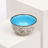 Пиала "Персия", керамика, синяя, 130 мл, Иран: Цвет: Керамическая пиала данной серии - это отличный вариант для тех, кто хочет украсить свой стол красивой и функциональной посудой.<h3>Она имеет ряд преимуществ:</h3><ul><li>выполнена из высококачественной керамики, что обеспечивает прочность и долговечность;керамика является экологически чистым материалом, не содержит вредных веществ;легко моется;форма тарелки позволяет красиво оформить блюда и сделать подачу более привлекательной.</li></ul><h3>Эксплуатация:</h3><ul><li>керамическую посуду можно использовать только для запекания блюда в печи, духовке. На открытый огонь (газовую, электрическую плиту с конфорками) ее ставить нельзя;нельзя подвергать керамическую посуду резким перепадам температуры (например, ставить керамический горшочек с помещенными внутрь продуктами для приготовления в раскаленную духовку);для мытья рекомендуется использовать горячую воду, пищевую соду или мягкие моющие средства;перед первым использованием керамическую посуду рекомендуется замочить в прохладной воде. Вода должна покрывать изделие целиком.</li></ul>
