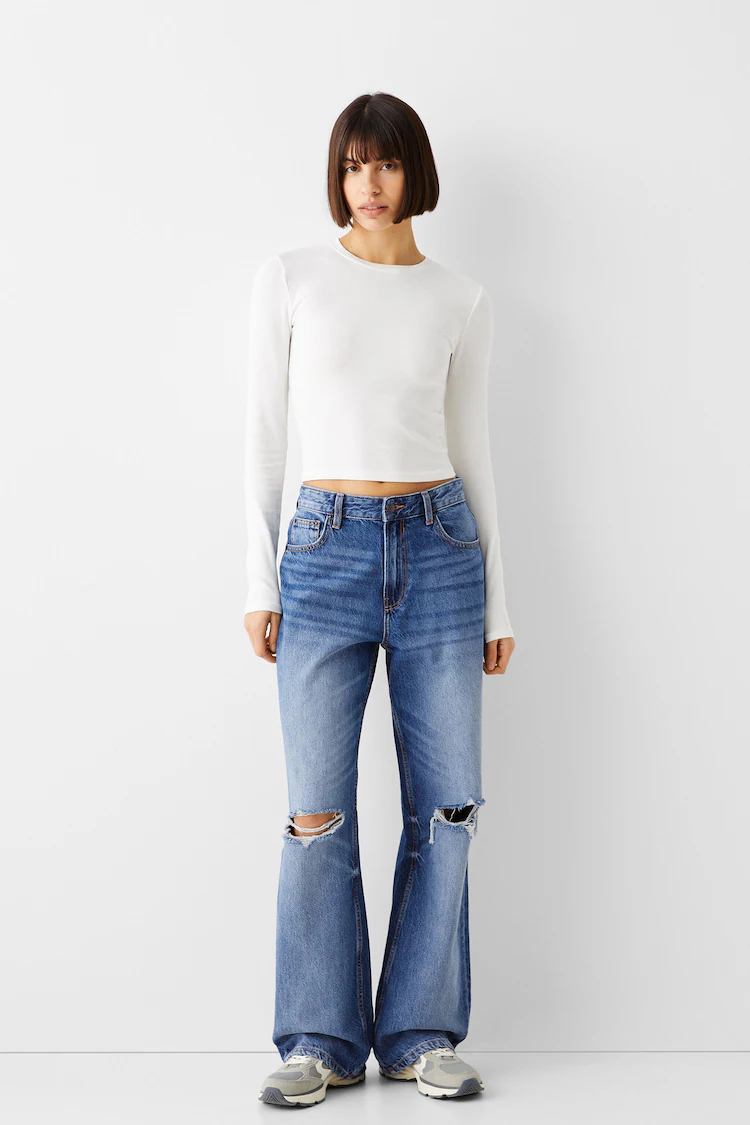 Джинсы Bershka: https://www.bershka.com/de/wide-leg-90%27s-jeans-mit-rissen-c0p149435084.html?colorId=400