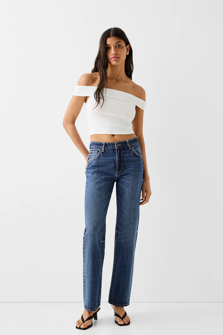 Джинсы Bershka: https://www.bershka.com/de/straight-fit-jeans-c0p158334794.html?colorId=400&stylismId=1