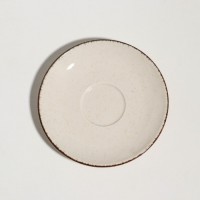 Блюдце «Pearl», d=14,5 см, бежевое, фарфор: Цвет: Kutahya Porselen - это красивая посуда премиум класса. Идеально подходит как для сервировки стола, так и для подарка. Посуда абсолютно экологически чистая и безопасная. Изготавливается из твердого фарфора при температуре обжига 1400 градусов.</p>Можно использовать в СВЧ и посудомоечной машине.</p><b>Дополнительно:</b>На обратной стороне изделия могут встречаться непрокрасы глазури, в связи с особенностью производства. Не считается браком.</p>
: Kutahya Porselen
