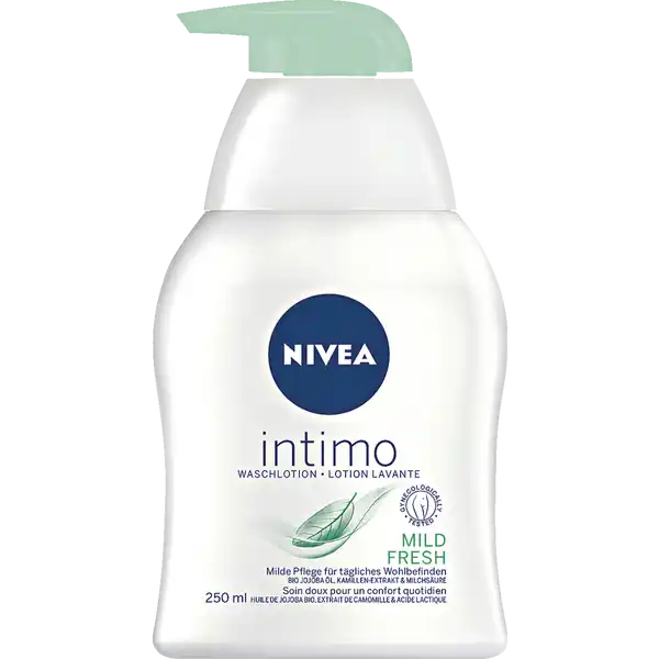 NIVEA intimo Waschlotion mild fresh: Цвет: Produktbeschreibung und details NIVEA intimo Waschlotion mild fresh Die NIVEA Intimo MILD FRESH Waschlotion wurde speziell fr die Bedrfnisse des Intimbereichs entwickelt Fr ein angenehmes Gefhl von Sauberkeit Schutz und Wohlbefinden  jeden Tag NIVEA Intimo MILD FRESH mit Bio Jojoba l und natrlichem KamillenExtrakt reinigt und erfrischt den Intimbereich besonders sanft Die milde Formel mit Milchsure untersttzt den natrlichen pHWert des Intimbereichs und sorgt fr ein sofort angenehmes Gefhl frei von Seifen und Farbstoffen fr die tgliche Intimpflege geeignet Hautvertrglichkeit gynkologisch und dermatologisch getestet UrsprungslandHerkunftsort Deutschland Anwendung und Gebrauch Nach der Anwendung mit Wasser absplen Inhaltsstoffe Aqua Sodium Laureth Sulfate Cocamidopropyl Betaine PEG Glyceryl Cocoate Lactic Acid Bisabolol Chamomilla Recutita Flower Extract Glycine Soja Oil Sodium Chloride Glycerin PEG Hydrogenated Castor Oil Glycol Distearate Citric Acid Laureth PEG Methyl Glucose Dioleate Cocamide MEA Sodium Benzoate Sodium Salicylate Benzoic Acid Limonene Parfum Warnhinweise und wichtige Hinweise Warnhinweise Nur zur usseren Anwendung
https://www.rossmann.de/de/baby-und-spielzeug-nivea-intimo-waschlotion-mild-fresh/p/4005808019588