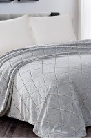 Плед из велсофта VV Viola Home collection: Цвет: св.серый
Теплый уютный плед выполнен из невероятно нежного, как пушистое облачко, велсофта. Он согреет прохладными ночами и подарит комфорт днем. Однотонный серебристый плед станет идеальным дополнением к интерьеру и послужит покрывалом для дивана или кровати.
Благодаря специальному ворсу ткань приобретает особую мягкость и эстетичный внешний вид. Домашний текстиль выдерживает многочисленные стирки, не сваливается и не теряет цвет, поэтому прослужит долгие годы.
Короткий и плотный ворс делает плед нежным и приятным к телу, а оригинально стриженный геометричный рисунок и переливающийся блеск создают ощущение роскоши. Плюшевый плед отлично сохраняет тепло и станет верным другом в прохладное время года.
Плед идеален для детей и взрослых, которые ценят комфортный отдых и спокойный сон. Большой и мягкий плед незаменим для дома. Он идеально впишется в интерьер благодаря практичному серому цвету, а также послужит покрывалом для пикника и отдыха на природе.
Мягкий плюшевый плед – это чудесное украшение в спальню или гостиную. С уютным и приятным к телу пледом вы сможете часами проводить время в спальне за чтением книжки и просмотром любимого сериала.