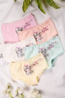 Трусы для девочки 5шт. Donella: Цвет: https://happywear.ru/girls/girl-nignee-belio/girl-underwear-for-girls/6690412
Производитель: Donella
Бренд: Donella
Серия: Donella- Собачка 11Y20
Страна: Турция
Состав: 95% хлопок, 5% эластан
Цвет: микс

Комплект трусов для девочек – залог комфорта вашего ребёнка на каждый день. Набор из 5 штук трусиков c принтом Собачка для девочек выполнен из натурального хлопка с добавлением эластана. Хлопковая ткань приятная к телу, мягкая и прочная. За счет небольшого количества эластана детские трусы шорты комфортно сидят и сохраняют первоначальные размеры после частых стирок.
В наборе трусы базовых пастельных оттенков, которые удачно сочетаются практически с любой одеждой, а удобный крой создает ощущение комфорта в течение всего дня.
Трусы шортики средней посадки с хлопковой ластовицей не стесняют движений. Мягкие резинки и плоские швы не ощущаются на теле. В трусиках с рисунком комфортно заниматься спортом или танцами, учиться, играть и спать, заниматься домашними делами.
Детское нижнее бельё для детей выполнено из нежного трикотажа, которое подойдет даже для самой чувствительной кожи! Идеальный вариант для школы и детского сада.
Если вам нужны трикотажные трусики неделька для дома и на каждый день, то обратите внимание на этот комплект трусов из 5 шт.
Трусики рекомендуем стирать при температуре не выше 40 градусов в деликатном режиме.