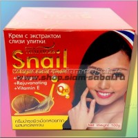 Антивозрастной крем для лица с экстрактом слизи улитки и витамином Е: Модель: Royal Thai Herb Snail Cream Наличие: Есть в наличии Вес брутто: 200.00 г

Антивозрастной крем для лица с экстрактом слизи улитки и витамином Е Royal Thai Herb Snail Cream  Антивозрастной улиточный крем для лица, рекомендованный для ухода за проблемной зрелой кожей, с улиточной слизью и витамином Е, с добавлением коллагена, от тайского производителя компании Royal Thai Herb. Крема и сыворотки  на основе экстракта улиточной слизи очень популярны среди азиатских производителей косметики, поскольку улиточный экстракт обладает супер омолаживающими и регенерирующими свойствами. Увлажняющий крем для лица с улиточной слизью  не только омолаживает и подтягивает кожу лица, но и активно борется с недостатками кожи. Крем способствует сужению пор, препятствует образованию прыщей и воспалений на коже, увлажняет кожу и снимает воспаления, делает незаметными следы после акне, пигментные пятна и другие недостатки кожи. Улиточный  крем для лица содержит активные антивозрастные компоненты – кроме экстракта слизи улиток в составе крема есть коллаген, водорастворимый витамин В3 и витамин Е, которые способствуют регенерации клеток, заживлению прыщей и снятию раздражения. Крем с экстрактом слизи улитки рекомендуется для ухода за зрелой кожей лица, имеющей склонность к появлению воспалений, черных точек и прыщей. Объем крема для лица с экстрактом улиточной слизи - 100 мл, произведено в Таиланде.  