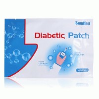 Пластырь от сахарного диабета Diabetic Patch: В китайской традиционной медицине особое место занимают пластыри от сахарного диабета Diabetic Patch. Данные пластыри соединили в себе древние травяные рецепты и современные технологии. Пластыри от диабета Diabetic Patch действуют трансдермально ( то есть целебные вещества попадают в кровоток через кожу и оздоравливают кровеносные сосуды и внутренние органы). Пластырь от сахарного диабета Diabetic Patch комплексно воздействует на организм человека, постепенно устраняя причину возникновения сахарного диабета. Действие:  — позволяет поддерживать нормальный уровень сахара в крови; — улучшает кровообращение, эластичность и проходимость кровеносных сосудов; — снижает уровень холестерина в крови; — нормализует обмен веществ в организме; — предупреждает появление тромбов; — выводит шлаки и токсины из организма естественным путем; — снимет отек и онемение нижних конечностей. Состав:  ямс, шлемник, люцерна, боярышник, ремания. Способ применения: — снять тонкую защитную пленку на пластыре; — наклеить пластырь от диабета на предварительно вымытый и сухой пупок. Носить, не снимая 3-4 дня. — не допускать попадание воды на пластырь. Перед приемом ванны или душа пластырь необходимо отклеить. Затем наклеить снова. Если клеящая способность пластыря снизилась, то зафиксировать его обычным рулонным лейкопластырем. — через трое (четверо) суток снять пластырь, дать коже отдохнуть 3-5 часов и наклеить новый пастырь от диабета. Для достижения наилучшего эффекта курс рекомендуется не прерывать! Минимальный курс — 5 пластырей. Для наилучшего результата рекомендуется 10 — 15 пластырей. Противопоказания к применению:  — индивидуальная непереносимость компонентов препарата; — беременность; — не использовать на открытых ранах; — обострение кожных заболеваний; — не использовать в качестве замены лекарственным средствам. Перед применением пластыря от диабета необходимо обязательно осуществить контроль сахара в крови! Китайский пластырь от сахарного диабета Diabetic Patch не является лекарством, но вызывает ощутимый и стойкий лечебный эффект, устраняя причину возникновения и развития сахарного диабета. Упаковка:  6 пластырей