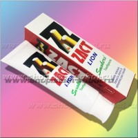 Антиникотиновая зубная паста Zact 160 грамм: Модель: Zact Lion Smokers Toothpaste Наличие: Есть в наличии Вес брутто: 200.00 г

Антиникотиновая зубная паста 160 грамм Zact  Lion Smokers Toothpaste Антиникотиновая зубная паста Zact с особой формулой для отбеливания зубов, устранения никотинового налета и неприятного запаха, созданная специально для курильщиков. Зубная паста Zact устранит характерный для курящих людей желтый никотиновый налет на зубах, а также уберет запах табака изо рта, сделает дыхание свежим, а зубы максимально белыми. Антиникотиновая зубная паста содержит в составе очищающие и полирующие компоненты - это вторичнокислый фосфат кальция и оксид алюминия, которые удаляют никотиновый налет с поверхности зубов, очищают зубную эмаль от темного налета у любителей кофе и крепкого чая, в тоже время не повреждают эмаль, и делают тон зубов на несколько оттенков белее.  Зубная паста Zaсt имеет приятный мятный вкус и надолго сохраняет свежесть дыхания. Объем тубы антиникотиновой зубной пасты Zact 160 грамм, произведено в Таиланде японским брендом Zact Lion.  