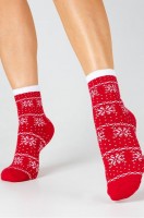 Женские махровые носки Красная ветка: Цвет: красный
Теплые махровые женские носки украшены зимним рисунком Снежинки. Благодаря универсальному размеру носки подойдут женщинам и девушкам. Высокие красные термоноски станут практичным подарком на Рождество и Новый год.
Длинные носки из хлопкового трикотажа подарят комфорт и уют зимой и холодной осенью, весной. Внутренний махровый слой нежно облегает и согревает ногу. Пряжа с высоким содержанием хлопка отличается прочностью и позволяет коже дышать. Благодаря синтетическим добавкам термо носки не теряют форму и не сползают с ноги.
Утепленные носки защитят в холода и создадут новогоднее настроение. Махровые носки создадут дополнительный тепловой слой в зимних сапогах, кроссовках, а также в домашних тапочках, пригодятся и в осенне-весенний период.