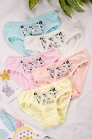 Трусы для девочки 5шт. Donella: Цвет: https://happywear.ru/girls/girl-nignee-belio/girl-underwear-for-girls/6682704
Производитель: Donella
Бренд: Donella
Страна: Турция
Состав: 95% хлопок, 5% эластан
Цвет: микс

Замечательные детские трусики для девочек представлены в комплекте, 5 штук и украшены забавным принтом Собачки. Классические трусы слипы нежной расцветки выполнены из хлопкового трикотажа высокого турецкого качества.
Натуральный хлопок приятен к телу и позволяет коже дышать. Добавление эластана в состав обеспечивает комфортное облегание и высокую прочность ткани. Мягкие резинки в проймах и поясе не отвлекают внимание ребенка. Трикотажное белье практически незаметно под детской одеждой, сохраняет прекрасный внешний вид после многократных стирок.
Все швы ровные и аккуратные, предусмотрена хлопковая ластовица. Детские трусики не стесняют движений, обеспечивая комфорт в течение всего дня. Девочкам будет удобно дома, в садике, в школе и где бы они не находились.
Хлопковый комплект детских трусов станет отличным подарком ребенку: дочке, племяннице или внучке. Милый рисунок будет оценен по достоинству и понравится каждой обладательнице.
Если Вы ищете нижнее белье для детей, возможно, набор трусиков для девочек, 5 шт. Вам подойдет.
Размер 2-3: A - 21 см; B - 23 см; C - 17 см; D - 5 см.
Размер 4-5: A - 22 см; B - 24 см; C - 17 см; D - 5 см.
Размер 6-7: A - 23 см; B - 25 см; C - 18 см; D - 6 см.
Размер 8-9: A - 24 см; B - 26 см; C - 19 см; D - 7 см.
*замеры выборочные, могут незначительно отличаться.