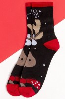 Мужские носки Kaftan: Цвет: черный
Мужские носки с новогодним рисунком выполнены из нежного хлопка. Носки для мужчин представлены в красно-черной цветовой гамме и украшены праздничным рисунком олени. Высокие носки отлично подходят для празднования Нового года и Рождества, прогулок в прохладную погоду. 
Демисезонные носки выполнены из нежной хлопковой пряжи. Благодаря полиамиду и эластану в составе они отлично тянутся и сохраняют форму и цвет даже после частых стирок.
Трикотажные носки нежно облегают ноги и не сползают при активных движениях благодаря плотной вязке. Эластичная резинка не сдавливает кожу и не ощущается в течение дня, а прикольный принт поднимает настроение и создает уютную праздничную атмосферу. Благодаря классической высоте носки комфортны под любой одеждой.
Длинные носки из трикотажа подойдут для зимних и осенних дней. Они идеальны для дома, поездок и семейных тематических фотосессий. Черные новогодние носки станут отличным дополнением к подарку на праздник.