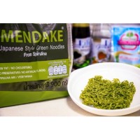 Полезная лапша Mendake из спирулины для правильного питания: Модель: Mendake Noodle from Spirulina 180g Наличие: Есть в наличии Вес брутто: 220.00 г

Полезная лапша Mendake из спирулины для правильного питания Mendake Japanese style Green Noodle from Spirulina 180g Зеленая лапша из спирулины - это вкусный и полезный продукт из сине-зеленой водоросли спирулины, богатой белками и микроэлементами. Кухня стан Юго-Восточной Азии - Тайланда, Японии- широко использует водоросли в приготовлении блюд в самых разных видах, и в том числе в составе такой необычной и полезной зеленой лапши. Зеленая лапша из спирулины Mendake имеет низкий гликемический индекс, высокое содержание белка, обилие пищевых волокон и отлично подойдет всем, кто придерживается низкоуглеводной диеты и правильного питания. Полезная лапша Mendake из спирулины не разваривается, сохраняет форму и быстро готовится: положите зеленую лапшу из спирулины Mendake в кипящую воду и варите ее 3-4 минуты, затем слейте воду. подать лапшу из спирулины можно как гарнир, или добавить в суп, или в салат В упаковке 180 грамм зеленой лапши Mendake.  