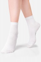 Базовые однотонные носки Happy Fox: Цвет: https://happywear.ru/zhenshchinam/nizhnee-bele/noski/6622906
Мин. кол-во для заказа: 6
Производитель: Happy Fox
Бренд: Happy Fox
Страна: Узбекистан
Состав: 85% хлопок, 10% полиамид, 5% эластан
Цвет: белый

Классические белые носки для подростков и взрослых выполнены из мягкой хлопковой пряжи. Однотонные носки унисекс подойдут как мужчинам, так и женщинам и подарят комфорт в течение активных будней благодаря удобной средней высоте.
Легкая трикотажная пряжа отлично пропускает воздух и делает носки идеальными для жарких летних дней, прохладной весны и осени. Благодаря добавлению эластана и полиамида нижнее белье отлично тянется и не теряет форму даже после многочисленных стирок.
Эластичная мягкая резинка и плотная пряжа крепко держат носки из хлопка на ноге и не дают им сползать в течение дня. Благодаря комфортном пошиву они практически не ощущаются на теле и станут отличным дополнением к школьной форме.
Базовые длинные носочки из трикотажа подойдут на любой случай: повседневные прогулки, отдых, школа и работа, занятия спортом и тренировки, поездки. В спортивных носках удобно заниматься бегом, фитнесом, гимнастикой и танцами. Они идеальны для лета, осенних, весенних и зимних дней.
Внимание: носки продаются по 6 пар. Цена указана за 1 пару.