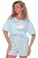 Женская хлопковая пижама с шортами Trikotel: Цвет: ментол
Женская пижама с шортами выполнена из 100% гипоаллергенного хлопка, ткань кулирная гладь. Домашний костюм выполнен в голубом цвете и украшен милым принтом котики. В комплект входит футболка оверсайз и свободные шорты на резинке.
Натуральный хлопковый трикотаж позволяет коже дышать, прекрасно держит форму, сохраняет насыщенность цвета даже после многочисленных стирок.
В домашнем костюме будет очень уютно дома или в поездке. Легкая пижама для девушек и женщин создана для крепкого и комфортного сна. 
Почувствуйте легкость и кокетливость в трикотажной пижамке с милыми рисунками.