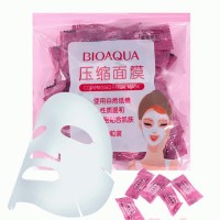 Прессованная маска ( муляж ) для лица BioAqua: Прессованные тканевые сухие маски-таблетки для лица BioAqua Compressed Facial Mask Эта сухая маска-таблетка представляют собой спрессованную сухую тканевую маску для лица с прорезями для глаз и рта. Данную маску можно пропитать абсолютно любым на ваш выбор жидким средством:  тоником, лосьоном, сывороткой, концентратом, ампульными витаминами и другим. Применение:  Как только маска пропитается и раскроется, расправьте ее и наложите на 15-20 мин. После, убираем маску и наслаждаемся результатом. Упаковка:  1 шт.