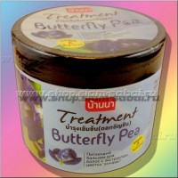 Маска для волос Анчан с эстрактом синего чая: Производитель: Banna Модель: Treatment Butterfly Pea Наличие: Есть в наличии Вес брутто: 400.00 г

Питательная маска для волос Анчан с экстрактом синего чая Treatment Butterfly Pea Синяя маска для волос Анчан на основе цветов синего чая, идеальный для ухода за длинными волосами от тайского производителя Banna. Бальзам для волос с экстрактом цветов Клитории (тайского синего чая Buterfly Pea) стимулирует рост волос, предотвращает появление седины, улучшает кровоснабжение волосяной луковицы и укрепляет волосы, придает им блеск и мягкость. Бальзам – маска для волос Анчан подойдет для любого типа волос. Способ применения питательного бальзама – маски для волос с экстрактом синего чая: Нанести бальзам Анчан на чистые влажные волосы по всей длине на 5-10 минут, затем смыть водой. Объем бальзама для волос Анчан 300 мл, произведено в Таиланде.