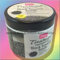 Черная маска для волос с семенами кунжута: Производитель: Banna Модель: Treatment Black Sesame Seeds Наличие: Есть в наличии Вес брутто: 400.00 г

Черная маска для волос с семенами кунжута Treatment Black Sesame Seeds Питательная маска для волос на основе семян черного кунжута против секущихся кончиков волос и для ускорения роста волос от тайского производителя косметики на основе фруктовых экстрактов компании Banna. Маска для волос с кунжутом стимулирует рост волос, предотвращает появление седины, улучшает кровоснабжение волосяной луковицы и укрепляет волосы, придает им блеск и мягкость. Бальзам – маска для волос с кунжутом подойдет для любого типа волос. Способ применения черной  маски для волос с эстрактом семян черного кунжута: Нанести маску на чистые влажные волосы по всей длине на 5-10 минут, затем смыть водой. Объем маски для волос с кунжутом 300 мл, произведено в Таиланде.