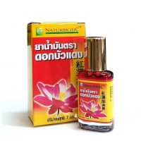 Бальзам Антистресс с маслом красного лотоса: Модель Medicated oil Red Lotus   Наличие Есть в наличии Вес брутто  г  Ингалятор Антистресс с маслом красного лотоса  Medicated oil Red Lotus Шариковый карандаш в виде ингалятора с ароматным маслом на основе только четырех натуральных ингредиентов экстракт тычинок лотоса каяпутового эвкалиптового и ментолового масел для снятия нервного напряжения головной боли повышенного давления а также для устранения мышечной боли и зуда после укусов насекомых с очень приятным умиротворяющим ароматом Масло лотоса эффективно снимает воспаление отечность обезболивает при остеохондрозах артритах невралгиях и невритах обеспечивает быструю регенерацию тканей после травм переломов и растяжений Приятный аромат красного лотоса проясняет разум снимает стресс и дарит душевное равновесие Натуральная формула масла Антистресс на основе красного лотоса также поможет быстрому заживлению гнойничков прыщей различных воспалений на коже за счет своего сильного антибактериального действия  Ингалятор Антистресс с маслом красного лотоса также может использоваться для лечения язв ран на коже дерматитов Незаменим в дорожной аптечке во время путешествий или выездах на природу Флакон с шариковым роликом очень удобный в применении Объем  мл  Произведено в Таиланде Свежий терпкий маслянистый холодный аромат масла красного лотоса поможет успокоиться и обрести внутреннюю гармонию при психоэмоциональных перегрузках во время сильного нервного перевозбуждения  