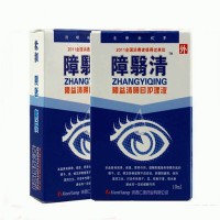 Глазные капли для профилактики катаракты ZHANGYIQING: Капли глазные для профилактики катаракты «Zhangyiqing» — китайский препарат для лечения глаз.Катаракта — заболевание глаз, при котором происходит помутнением хрусталика глаза, что в дальнейшем и приводит к различным расстройствам зрения. Капли под названием Zhangyiqing признаются китайскими офтальмологами очень эффективным способом лечения и профилактики катаракты. Капли замедляют процесс ухудшения зрения у людей с первичной старческой катарактой с вероятностью в 90% случаев, и в 70% случаев эффективны при лечении катаракт у зрелых людей.Кали Zhangyiqing проникают во все глазные ткани, что дает возможность восстановления липидного обмена и поврежденной цепи ДНК. Фармакологическое действие вытяжек из растений направлено на восстановление пострадавшего при катаракте энергетического обмена веществ. Эпителий и волокна хрусталика остро нуждаются в питании и энергии, которые не поступали вследствие разрушительных процессов в хрусталике. Состав:  японская жимолость, ромашка, китайский коктис и др. Применение:  закапывать по 1-2 капли в каждый глаз два или три раза в день. После закапывания необходимы покой и возможность посидеть с закрытыми глазами. Общие указания:  препарат не заменяет лекарственных средств, выписанных лечащим врачом; необходимо предохранять емкость с лекарственным средством от попадания бактерий; при возникновении аллергических симптомов, таких как покраснение, зад или жжение, следует прекратить применение препарата и обратиться к врачу; препарат не предназначен для лечения тяжелых инфекционных осложнений, в этом случае обращение к врачу крайне необходимо; Срок хранения средства после вскрытия упаковки составляет 1 месяц! Упаковка:  10 мл.