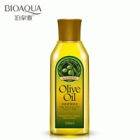 Косметическое оливковое масло для лица, тела и волос BIOAQUA: Оливковое масло сделает Вашу кожу нежной и шелковистой, укрепит ее и предотвратит старение, улучшит регенерацию клеток. Увлажняет кожу, защищает волосы, снимает макияж. Масло абсолютно гипоаллергенное Варианты использования: 1. Для волос (несколько капель в маски, бальзамы и т.д.) 2. Для тела (кожа рук, ног, от сухости, для смягчения, заживляет мелкие ранки) 3. Для массажа 4. Для душа (добавьте несколько капель в порцию геля для душа) 5. Для загара (подходит как для прямых солнечных лучей, так и для  солярия) 6. Для снятия макияжа (на ватный диск капните 2 капли масла и удалите макияж, затем умойтесь тёплой водой)\ Объем: 150 мл