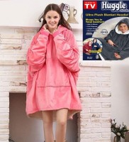 Одеяло плед-толстовка с рукавами и капюшоном Huggle Hoodie,розовый: Размер Д/Ш/В (см): 30*30*10; Вес (гр) ~: 200
Одеяло плед-толстовка с рукавами и капюшоном Huggle Hoodie,розовый
Толстовка плед с капюшоном Huggle Hoodie это самый уютный и комфортный аксессуар с капюшоном, сочетающий в себе большую толстовку и теплое одеяло, хорошо согревающее дома или на открытом воздухе.
Тёплая кофта с капюшоном напоминает лёгкий анорак: так же надевается через голову и не имеет застёжки.
Толстовка сшита из ультра мягкого флиса, имеет один большой размер, чтобы максимально укрыть с головы до ног.
Можно стирать в стиральной машине.
Материал: флис. Размер: универсальный.
Размер упаковки: 32,5 х 31 х 13 см.
Размер Д/Ш/В (см)	30*30*10
Вес (гр) ~
200