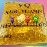 Витаминные капсулы для роста волос 500 капсул: Цвет: зеленыйкрасныйжелтый жемчужный
Модель: VQ Hair Vitamin Treament 500caps Наличие: Есть в наличии Вес брутто: 1.10 кг

Витаминные капсулы для волос – 500 капсул VQ Hair Vitamin Treament Большой профессиональный пакет капсул для роста волос и для интенсивного ухода за поврежденными волосами, для эффективного устранения проблемы секущихся кончиков волос, для облегчения укладки и устранения излишней "пушистости" волос. Витамины в капсулах рекомендуются для роста и восстановления волос после окрашивания, химической завивки, при постоянном использовании термоутюжка,  капсулы для волос моментально восстанавливают красоту и живой блеск волос. Также витаминки для волос в капсулах очень эффективны при проблеме секущихся кончиков волос и при выпадении волос. Формула «витаминок для волос» содержит замечательный коктейль из арганового масла, витамина E, олеиновой и стеариновой кислот  для увлажения и гладкости волоса. Волосы после нанесения одной витаминной капсулы хорошо расчесываются, легко укладываются, не «пушатся» и очень сильно блестят. Способ применения тайских витаминных капсул для волос: Отрезать хвостик капсулы и кончиками пальцев нанести содержимое капсулы на чистые чуть влажные волосы, распределяя от середины до кончиков волос Одной тайской витаминной капсулы хватает на одно применение, на все волосы головы Не смывать В упаковке 500 капсул. Можно выбрать цвет капсул: красные с яблочным экстрактом зеленые с экстрактом водорослей перламутровые с жемчужной пудрой фиолетовые с экстрактом синего чая желтые, обогащенные маслом жожоба 