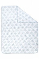 Одеяло из бамбукового волокна евро АртПостель: Цвет: комфорт,белый
Одеяло евро размером 200Х215 создано для самых приятных снов.
Стеганный чехол с окаймляющей лентой выполнен из искусственного кашемирового волокна. Полотно прочное, приятное на ощупь, мягкое, немного упругое.
Наполнитель – термоскрепленное бамбуковое волокно плотностью 200 гр. Бамбук не накапливает пыль. Благодаря особой структуре бамбукового волокна одеяло можно стирать в обычной стиральной машинке, оно быстро сохнет, хорошо сохраняет тепло и отводит влагу.
Бамбук – природный антисептик, мягкий и нежный, он сохраняет свои потребительские свойства даже после многократных циклов стирок и сушек.
Упаковка в виде сумки-тубы с ручкой отличается своей практичностью и удобством.