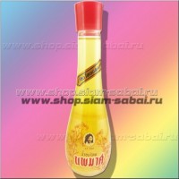 Тайская традиционная ароматическая вода 140 мл: Цвет: https://shop.siam-sabai.ru/index.php?route=product/product&path=89&product_id=1369
Модель: Noppamas Thai Traditional Perfume Наличие: Есть в наличии Вес брутто: 190.00 г

Тайская традиционная ароматическая вода 140 мл Noppamas Thai Traditional Perfume  Тайская ароматическая вода для омовений, для медитаций, для расслабляющего массажа с освежающим ароматом сандала, мирры и ладана от тайского производителя благовоний, аромасвечей и традиционного тайского парфюма бренда Noppamas. Тайская традиционная ароматическая вода используется в Таиланде очень широко – ни одно буддийское религиозное действо не обходится без омывания рук, головы, открытых участков тела и фигурок Будды особой ароматной водой, с запахом мирры, сандала и ладана, настраивающей на успокоение, расслабление, медитацию. В буддизме считается, что традиционный аромат тайской воды может поменять жизнь к лучшему, так как запах сандала и ладана помогает примирить человека с собой и окружающим миром, устраняет негатив, настраивает на любовь и созерцание. Ароматическую воду можно использовать и не только в религиозных церемониях, но и для увлажнения тела, для снятия стресса и тревоги, а также в СПА салонах для омовения ног, расслабляющего массажа, или арома ванн. Объем тайской ароматической воды 140 мл, произведено в Таиланде.  