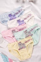 Трусы для девочки 5шт. Donella: Цвет: https://happywear.ru/girls/girl-nignee-belio/girl-underwear-for-girls/6682710
Производитель: Donella
Бренд: Donella
Страна: Турция
Состав: 95% хлопок, 5% эластан
Цвет: микс

Комплект детского нижнего белья для девочек выполнен из мягкого хлопкового трикотажа. В наборе представлены трусы слипы в нежных пастельных оттенках, украшает забавный принт Бегемотики. В наборе 5 шт.
Все швы ровные, гладкие. Благодаря эластичным резинкам белье удобно сидит и почти не ощущается на теле. Эластан в составе обеспечивает высокую прочность и удобную посадку по фигуре. Трикотажные трусики не стесняют движений, обеспечивая комфорт в течение всего дня. Трусики сохраняют прекрасный внешний вид даже после частых стирок.
Классические трусы слипы средней посадки удобны в течение всего времени, чем бы девочка не занималась: активными играми на улице или отдыхом во время сна. Набор хлопковых трусов для девочки не теряет своей актуальности, пригодится на все случаи жизни: для похода в детский сад или в школу.
Комплект трусиков-слипов из 5 штук станет милым и практичным подарком для дочки, внучки или племянницы. Красивый рисунок понравится каждой девочке.
Если Вы ищете набор трусов для детей – это нижнее белье для девочки, возможно, Вам подходит.