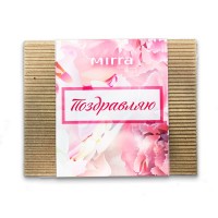 Подарочная коробка: Цвет: https://mirra.ru/catalog/aksessuary/podarochnaya-korobka/
Коробка из плотного картона с подарочной обечайкой. В комплекте дизайнерская бумага в качестве наполнителя. Размер: 14х18х6,5 см