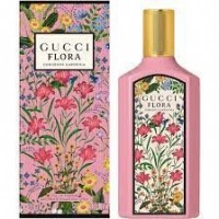 GUCCI Flora Gorgeous Gardenia, 100 мл: Перенеситесь в радостную страну фантазий с ароматом Gucci Flora. Новая цветочная парфюмерная вода Gucci Flora Gorgeous Gardenia с легким сладким оттенком предстает в новой рекламной кампании в окружении цветов и пушистых животных. Культовый цветочный аромат создан для свободных духом женщин, излучающих позитивную энергию.
Композиция аромата построена вокруг гардении, которая испокон веков почиталась за свою величественную красоту и, как гласят легенды, использовалась для приготовления чудодейственных эликсиров и волшебных зелий. Таинственная нота белой гардении сливается в сердце аромата с абсолю солнечного крупноцветкового жасмина.
 Упоительный нектар радости открывают ноты цветка груши. Аккорд тростникового сахара придает шлейфу изысканную сладость.
Новый удлиненный флакон из лакированного розового стекла с блестящей золотой крышечкой можно назвать подлинным произведением искусства. Его украшает знаменитый узор.