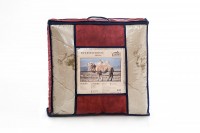 Одеяло "Верблюд" ЭКСТРА облегченное: Цвет: https://tk-bagira.ru/odeyalo_verblyud/63971
Полиэфирные волокна 80%,Шерсть 20%, плотность 150 г/м2