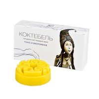 Крем "Коктебель" Kleona: Цвет: https://4fresh.ru/products/kleo0165
СОСТАВ: Масло Ши, масло манго, рисовое масло, рисовый воск, пчелиный воск, масло шиповника (Rosa rubiginosa), масло сладкого миндаля, экстракт зеленого чая, эфирное масло розы (Rosa damascena), эфирное масло нероли (Citrus bigaradia), ретинола ацетат (витамин А), токоферола ацетат (витамин Е).
Способ применения: Наносите на чистую слегка увлажненную кожу. Возьмите плитку в руки. Позвольте ей немного растаять между ладонями. Легкими массажными движениями нанесите крем на тело. Подождите пока крем полностью впитается. Избыток крема удалите сухой салфеткой.
Масла шиповника, масло сладкого миндаля и экстракт зеленого чая обогащают кожу необходимыми биологически активными веществами, повышают тонус кожи, омолаживают ее. 
Масло манго и масло Ши увлажняют кожу, делают ее гладкой и упругой. Эфирные масла розы и нероли снимают признаки усталости, возвращают коже природную красоту и свежесть.