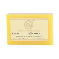 Khadi Saffron Soap 125g / Мыло с Шафраном 125г: Цвет: https://opt-india.ru/catalog/mylo/khadi_saffron_soap_125g_mylo_s_shafranom_125g/
Бренд: Khadi Naturals
Khadi Saffron Soap 125g / Мыло с Шафраном 125г •  Мягкое ароматное мыло на основе шафрана и алое очищает кожу, освежает, делает её гладкой и шелковистой, придаёт приятный аромат. •  Мыло Khadii natural изготовлено на мягкой моющей основе, содержит глицерин, растительные компоненты, масла и экстракты, оно очищает кожу от грязи и ороговевших частиц, не нарушая кислотно-щелочной баланс кожи, а также дополнительно защищает кожу, увлажняет, смягчает и питает её ценными активными компонентами. •  Активный компонента этого мыла Шафран - одно из самых дорогостоящих растений для сохранения красоты и молодости кожи. Шафран превосходно омолаживает и оживляет кожу, она приобретает здоровый вид и сияние. Шафран отбеливает пигментацию и освежает кожу. Оставляет на коже изысканный аромат. Экстракт алое и масло камфоры, также входящие в состав мыла, увлажняют и защищают кожу. Алое является одним из эффективных регенерирующих средств, оно богато ценными амино­кислотами, витаминами, микро­элементами и даёт коже всё необходимое для обменных процессов, защи­ты и обновления. Камфорное масло в составе мыла способствует устранению раздра­жения, отечности, эффективно про­тив гиперпигментации кожи, обе­спечивает увлажнение, питание, эластичность и сохраняет молодость кожи. •  Это мыло подходит для всех типов кожи и идеально для сухой кожи. Оно глубоко очищает поры от загрязнений, убирает черные точки и делает кожу безупречной.