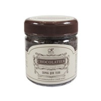 Скраб для тела "Chocolatier" Kleona: Цвет: https://4fresh.ru/products/kleo0154
СОСТАВ: Сахар коричневый тростниковый, какао-порошок, какао-масло, оливковое масло, рисовое масло, лецитин, токоферола ацетат (витамин Е), ванилин.
Способ применения: Сухой чайной ложкой отберите из баночки то количество скраба, которое вы намерены использовать для проведения процедуры. Небольшими порциями массажными движениями нанесите скраб на чистую влажную кожу. Нежно промассируйте кожу в течении 10-15 минут. Смойте скраб теплой водой без применения моющих средств. Промокните влажную кожу полотенцем. Позвольте маслам впитаться в кожу. Используйте 1-2 раза в неделю.
Если вы хотите почувствовать, что такое "жизнь в шоколаде" - этот скраб для вас. Молотый тростниковый сахар мягко отшелушит ороговевшие клетки вашей кожи. Шоколад тонизирует кожу. 
Оливковое масло и масло-какао сохранят влагу в коже, повысят ее эластичность, сделают кожу невероятно мягкой и шелковистой. Как у ребенка. А чудный шоколадный аромат надолго закрепится на вашей коже, наполнив пространство вокруг вас чувственностью и интригой.