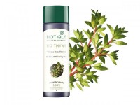 Biotique Bio Thyme Volume Conditioner for Fine & Thinning Hair 200ml / Био Кондиционер для Объема Волос с Тимьяном 200мл: Цвет: https://opt-india.ru/catalog/konditsioner/biotique_bio_thyme_volume_conditioner_for_fine_thinning_hair_200ml_bio_konditsioner_dlya_obema_volos/
Бренд: Biotique
Biotique Bio Thyme Volume Conditioner for Fine &amp; Thinning Hair 200ml / Био Кондиционер для Объема Волос с Тимьяном 200мл - Biotique Bio Thyme Volume Conditioner представлен в качестве дополнения к шампуню из одноименной серии. Усиливая действие очищающего средства, кондиционер придает волосам дополнительный объем и воздушность, позволяя не использовать лишние средства, а также профессионально ухаживает за ними. - Косметическая формула создана на основе родниковой воды из предгорий Гималаев, обогащена экстрактами тимьяна и лаванды, маслом мяты и соком барбарисового дерева. Вооружившись мощными ингредиентами, кондиционер способствует утолщению волосяных фолликул и укреплению волосков, предупреждая выпадение, поддерживает оптимальный уровень увлажненности и оберегает от агрессивного влияния извне.  - Благодаря ценнейшим компонентам, вошедшим в состав, средство преображает волосы по всей длине, чтобы они становились необыкновенно сильными, привлекательными и здоровыми. - Способ применения: нанести на кожу головы и влажные волосы, обильно вспенить и промыть водой. - Состав: тимьян, масло мяты, лаванды, сок барбарисового дерева, родниковая вода с предгорий Гималаев.