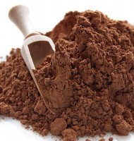 Какаоалкализованное 200 гр: Натуральный алкализованный какао - это продукт, обработанный щелочью, благодаря которой какао-порошок лучше растворяется в молоке или других жидкостях, очищается от вредных микроорганизмов и приобретает более выраженный вкус и аромат. Натуральный алкализованный какао-порошок мелкого помола без добавок и примесей несет в себе настоящую пользу природы. В состав алкализованного какао-порошка входят магний, кальций, сера, цинк, калий, железо, группа витаминов B, клетчатка и олеиновая кислота, природные антиоксиданты. К полезным свойствам какао можно отнести понижение давления, помощь в борьбе со стрессом, снижение риска возникновения анемии, улучшение памяти, благоприятное воздействие на работу сердечно-сосудистой системы и улучшение настроения.Именно алкализованный какао-порошок необязательно варить, достаточно просто залить горячей жидкостью. Поэтому он идеально подходит для приготовления классического домашнего какао и других напитков, десертов, выпечки и кондитерских изделий. 